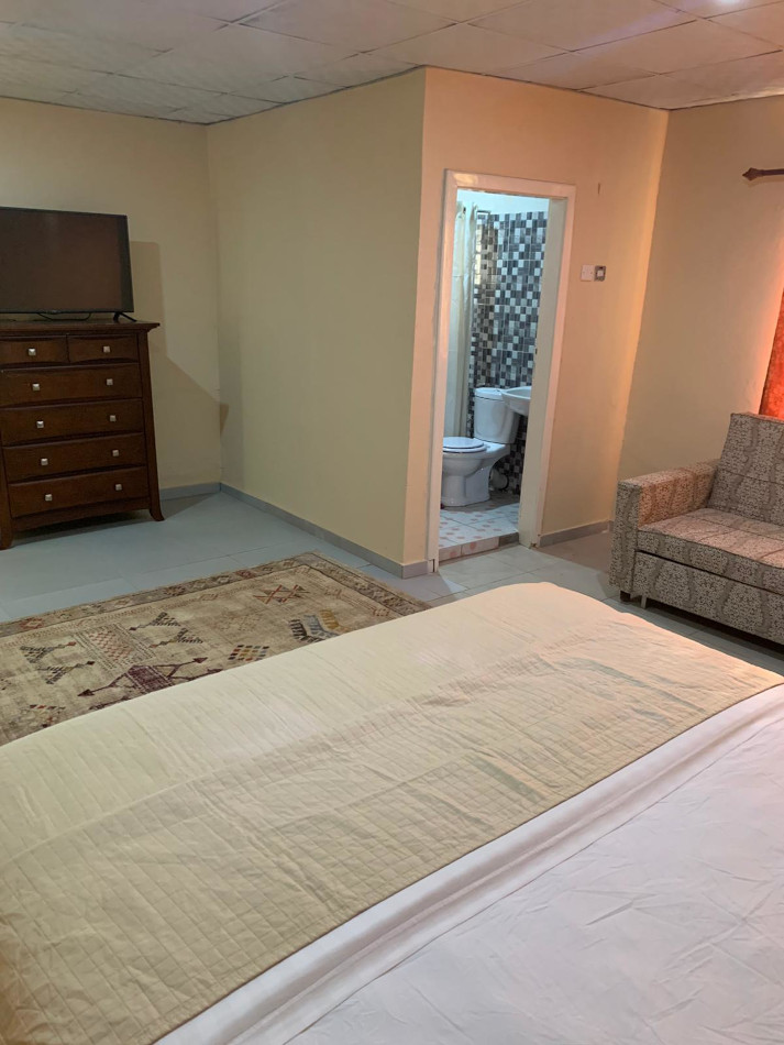 SierraLeone-SkyInn-KingsizeRoom_SL